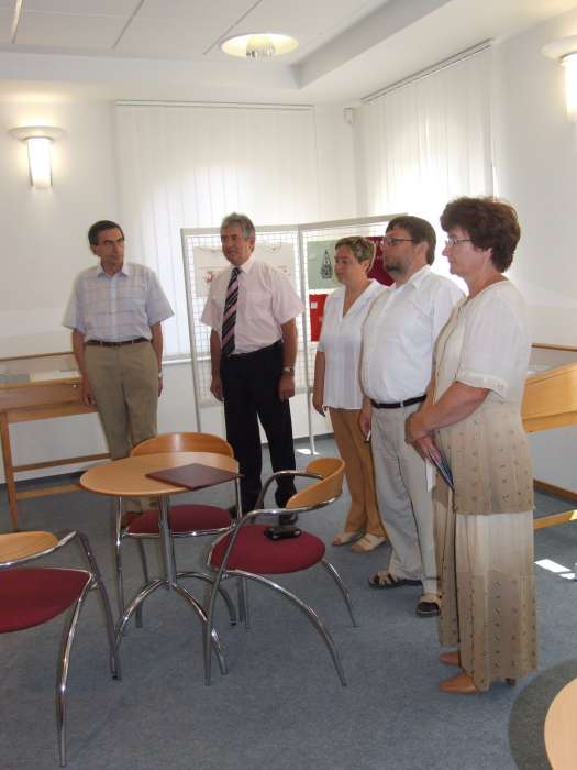 2007.06.26. Kiállítás megnyitó - Az oktatás rekvizitumai a város mai és korábbi intézményeiből 13.JPG 2007.06.26. Kiállítás megnyitó - Az oktatás rekvizitumai a város mai és korábbi intézményeiből 13.JPG