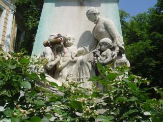 Sümeg, Kossuth u. 13. Ramassetter szobor 2.kép.jpg Sümeg, Kossuth u. 13. Ramassetter szobor 2.kép.jpg