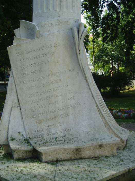 Szeged, Széchenyi tér: Klebelsberg Kunó emlékműve 2.kép.jpg Szeged, Széchenyi tér: Klebelsberg Kunó emlékműve 2.kép.jpg